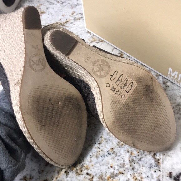 ❣️SALE❣️Michael Kors signature wedges - Picture 3 of 8